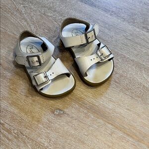 Footmates infant size 4 white sandals VGUC